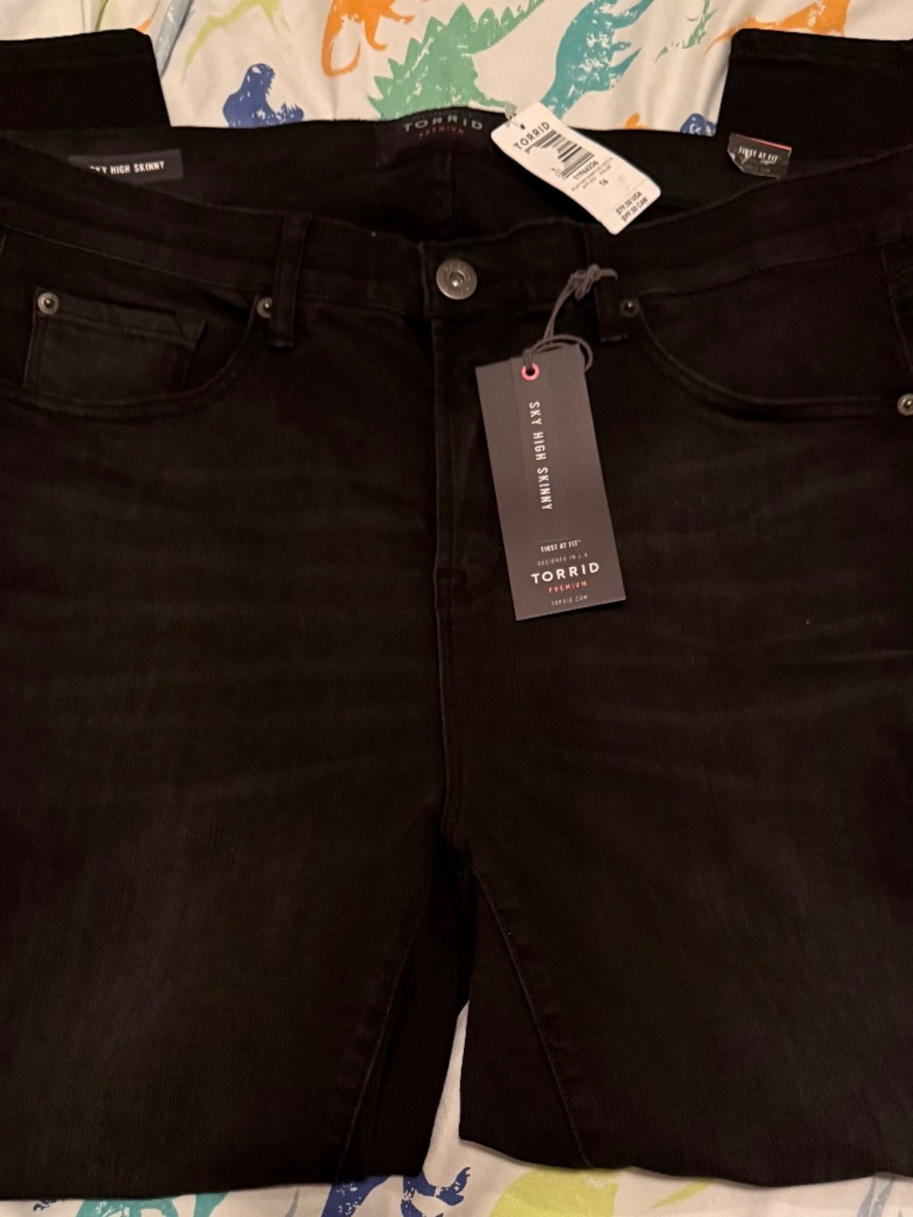 Torrid Premium Sky High Skinny Jeans. Black Wash color. Sz 16R